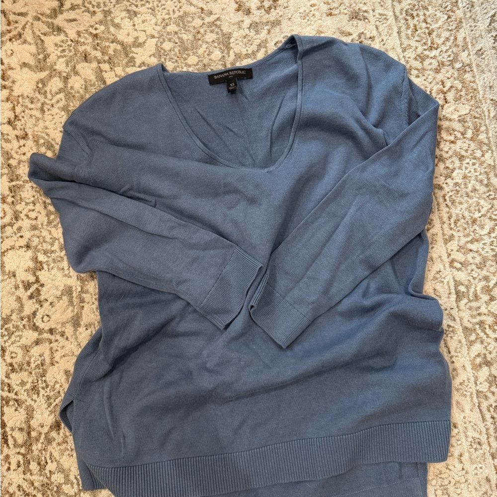Banana Republic Blue V-Neck Sweater Soft Knit Classic